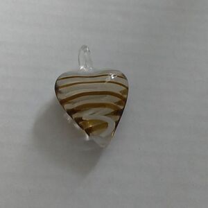 Glass heart pendant  NWOT